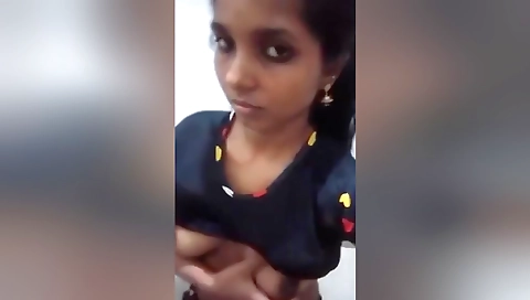 Sexy Indian Girl Shows Her Boobs
