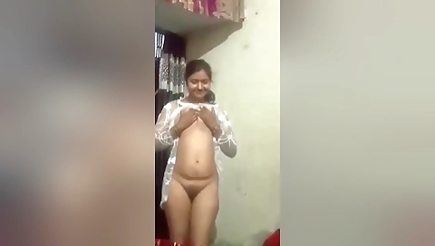 Sexy Bhabhi Shows Her Boobs And Pussy