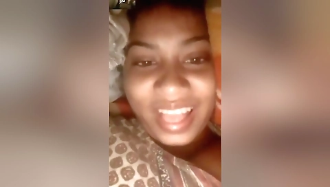 Today Exclusive- Desi Girl Showing Her Pussy On Video Call