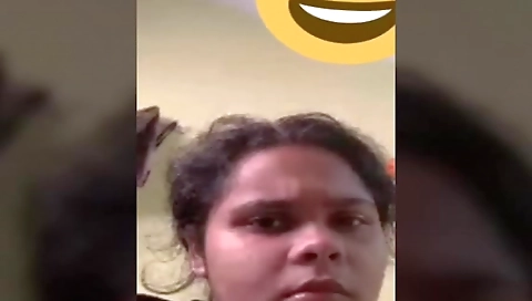 Sexy Desi Girl Showing Her Boobs And Fucking