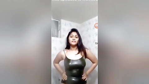 Sexy Desi Girl Bathing
