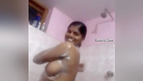 Today Exclusive- Sexy Mallu Girl Record Bathing Clip 1