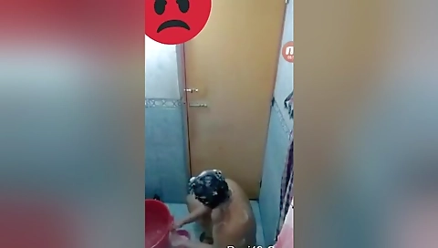 Today Exclusive- Cute Desi Girl Showing Her Bathing On Video Call