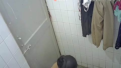 Today Exclusive- Cute Desi Girl Bathing