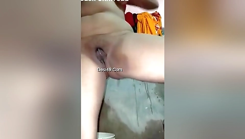 Horny Desi Married Bhabi Fingering