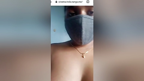 Desi Girl Shows Her Big Boobs