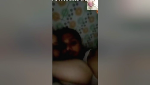 Paki Bhabhi Shows Pussy