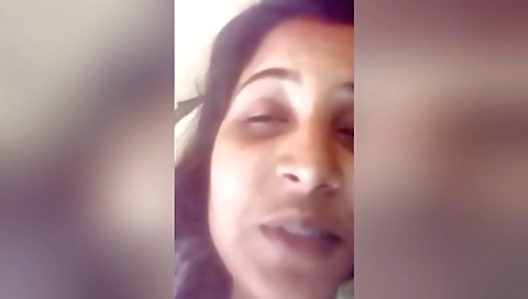 Desi Bhabhi Shows Her Pussy