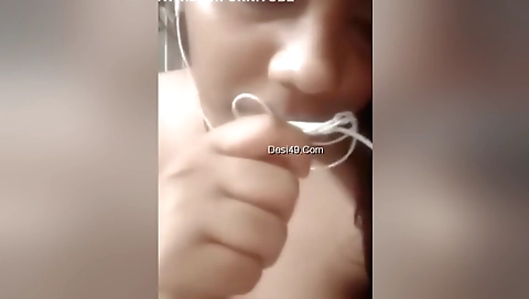 Desi Girl Shows Her Boobs And Pussy On Vc 1