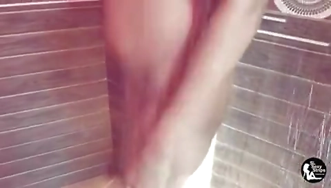 පොඩි කෙල්ල නාන ගමන් දෙන අතල් එක Sri Lankan 18+ Girl Bathing And Showing Her Sexy Ass And Pussy