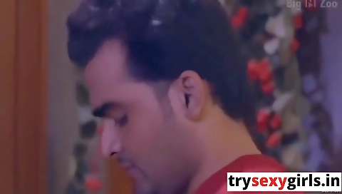 Jawan Nokar Se Karwai Malkin Ne Massage