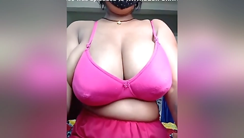 Indian Bhabhi Big Boobs Showing