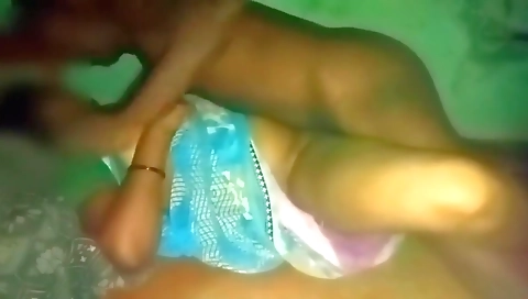 Indian Aunty Night Time Sex In Hasband Friend