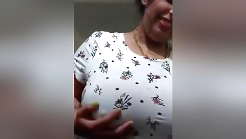 Sexy Bbw Bhabhi Shows Her Boobs