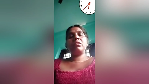 Today Exclusive-desi Mature Aunty Showing Her Boobs On Video Call 1