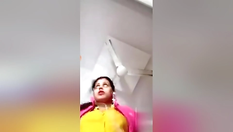 Today Exclusive- Horny Bhabhi Showing Her Pussy To Lover On Video Call 2
