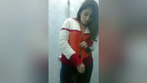 Today Exclusive- Sexy Desi Girl Showing Her Boobs