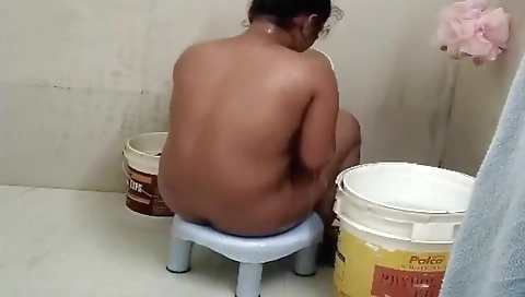 Today Exclusive- Cute Desi Girl Bathing