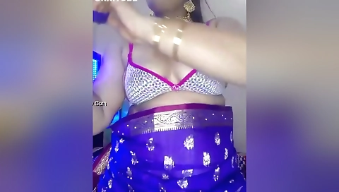 Today Exclusive- Sexy Bhabhi Showing Her Boobs And Pussy 3