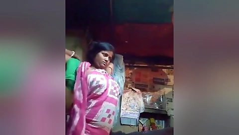 Sexy Boudi Showing Her Big Boobs
