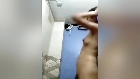 Today Exclusive- Cute Tamil Girl Bathing