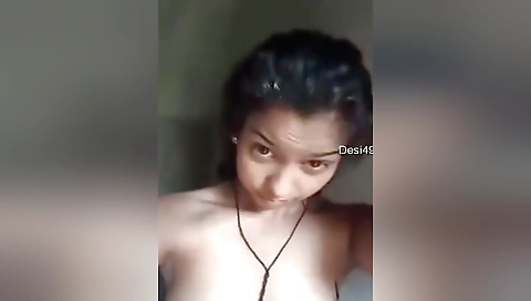 Today Exclusive- Cute Desi Girl Record Her Nude Selfie