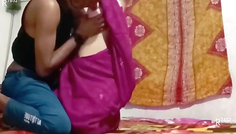 Shadisuda Unsatisfied Sali Ko Apne Wife Ke Same Lund Chudwaya Or Gand Markar Pani Gand Pe Nikal Diya