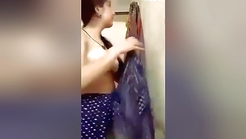 Hot Paki Girl Shows Her Boobs And Pussy