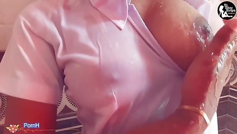 ඉස්කෝලේ ඇරිලා ඇවිත් කෙල්ල නාන ගමන් Sri Lanka Bath And Sexy Dance After School Sinhala