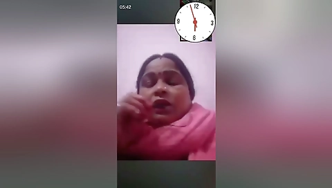 Desi Aunty Shows Her Boobs And Pussy