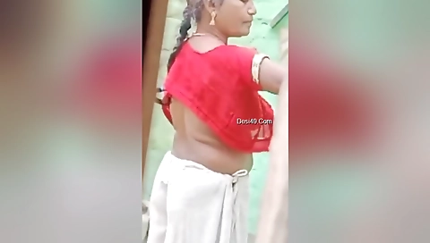 Today Exclusive- Mature Aunty Out Door Cloths Wearing Record In