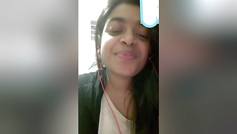 Today Exclusive- Sexy Desi Girl Showing Her Boobs And Pussy On Video Call