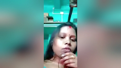 Today Exclusive- Desi Bhabhi Showing Her Big Ass And Pussy 1