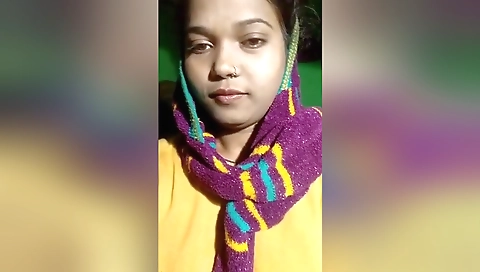 Today Exclusive- Desi Village Girl Showing Her Boobs And Pussy 2
