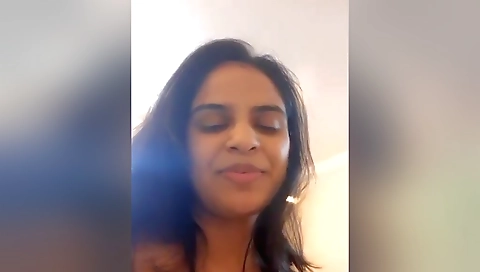 Today Exclusive- Super Cute Indian Girl Bathing