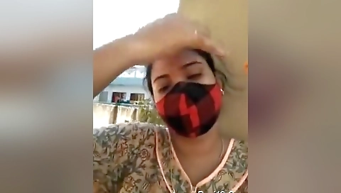 Today Exclusive- Sexy Desi Bhabhi Shows Her Boobs And Ass On Live Show