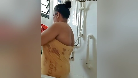 Today Exclusive- Desi Bbw Bhabhi Bathing 3