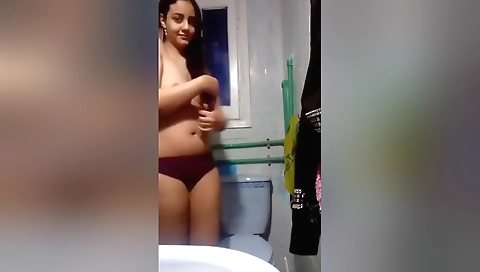 Today Exclusive- Cute Girl Showing Her Boobs