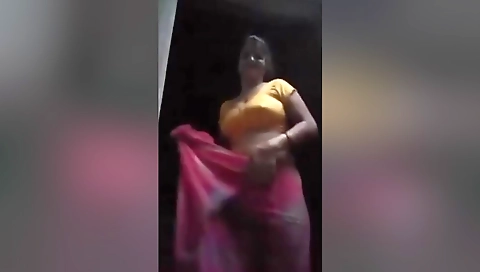 Today Exclusive- Desi Bhabhi Record Her Nude Video