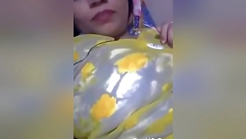 Today Exclusive- Horny Desi Girl Showing Her Boobs And Pussy