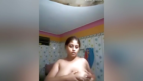 Desi Bhabhi Shows Her Big Boobs