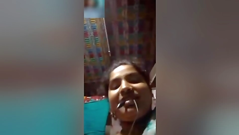 Today Exclusive- Desi Bhabhi Showing Her Boobs To Lover Video Call