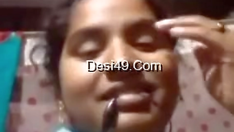 Today Exclusive- Desi Bhabhi Showing Her Boobs To Lover Video Call