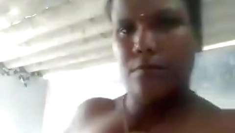 Today Exclusive-tamil Bhabhi Showing Boobs