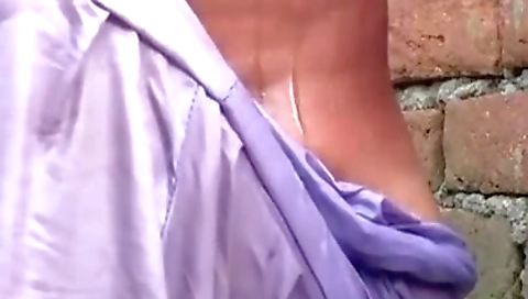 Today Exclusive-desi Bhabhi Bathing Video Record For Lover