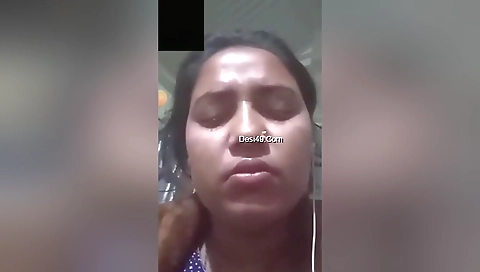 Today Exclusive- Village Girl Showing Her Boobs And Pussy