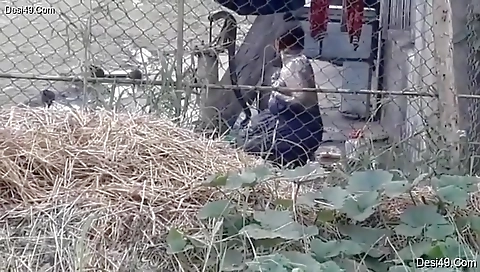 Today Exclusive- Hot Look Desi Bhabi Out Door Bathing