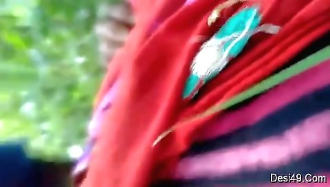 Exclusive- Desi Cheating Wife Outdoor Sex With Lover