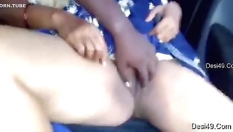 Exclusive- Horny Telugu Bhabhi Boob And Pussy Fingering By Hubby While He Is Driving Car