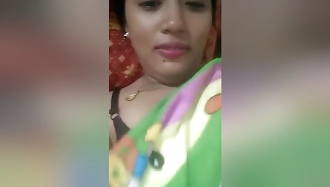 Exclusive- Hot Look Bhabhi Showing Her Boobs And Pussy